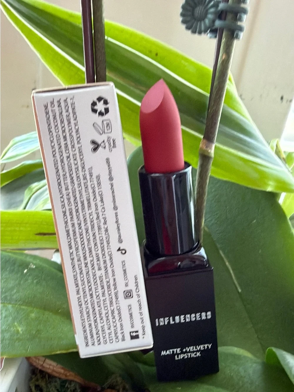 Poderosa Matte + Velvety Lipstick - Rose Red